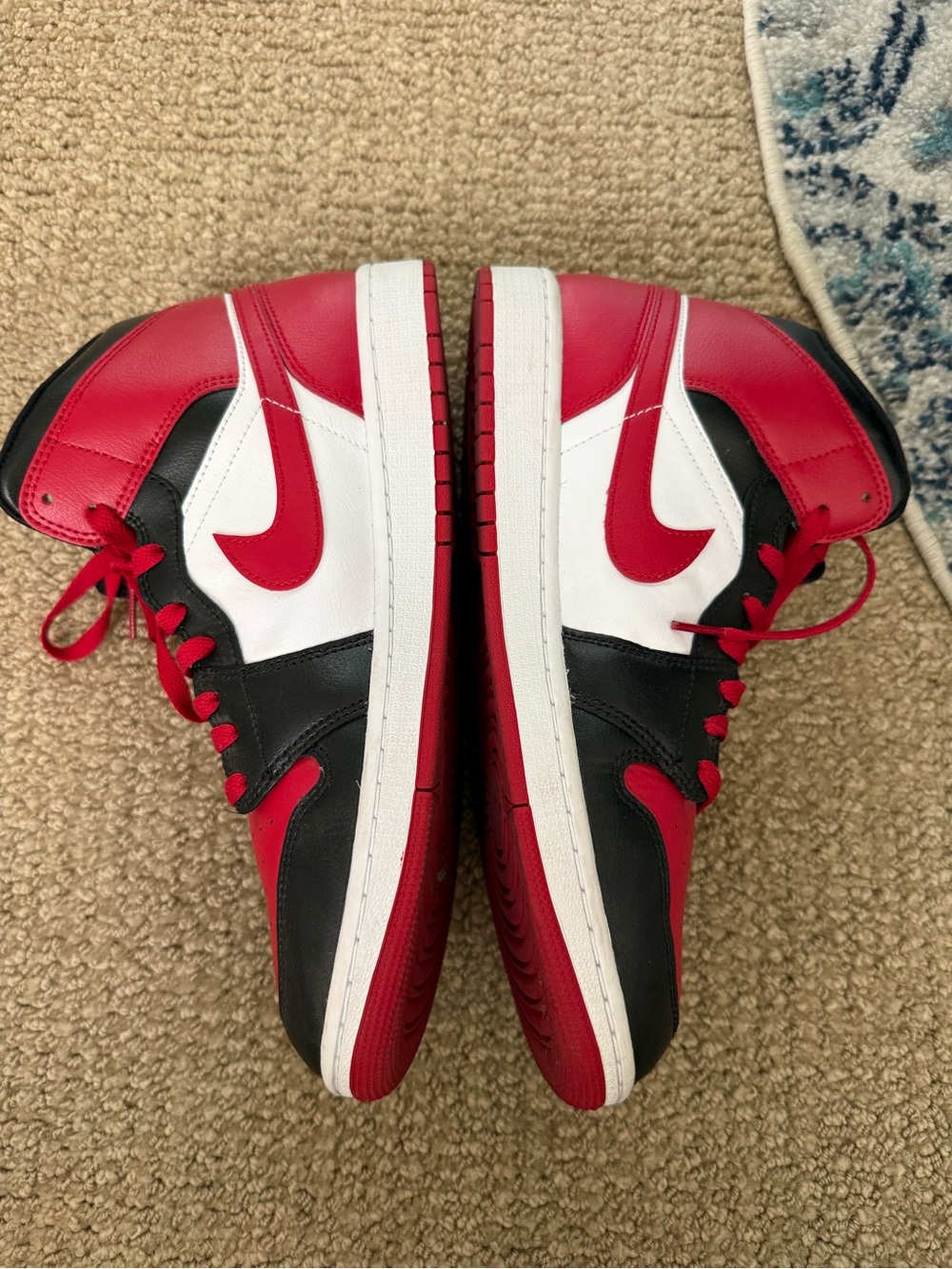 Air Jordan 1 Mid Alternate Bred Toe - Picture 5 of 7